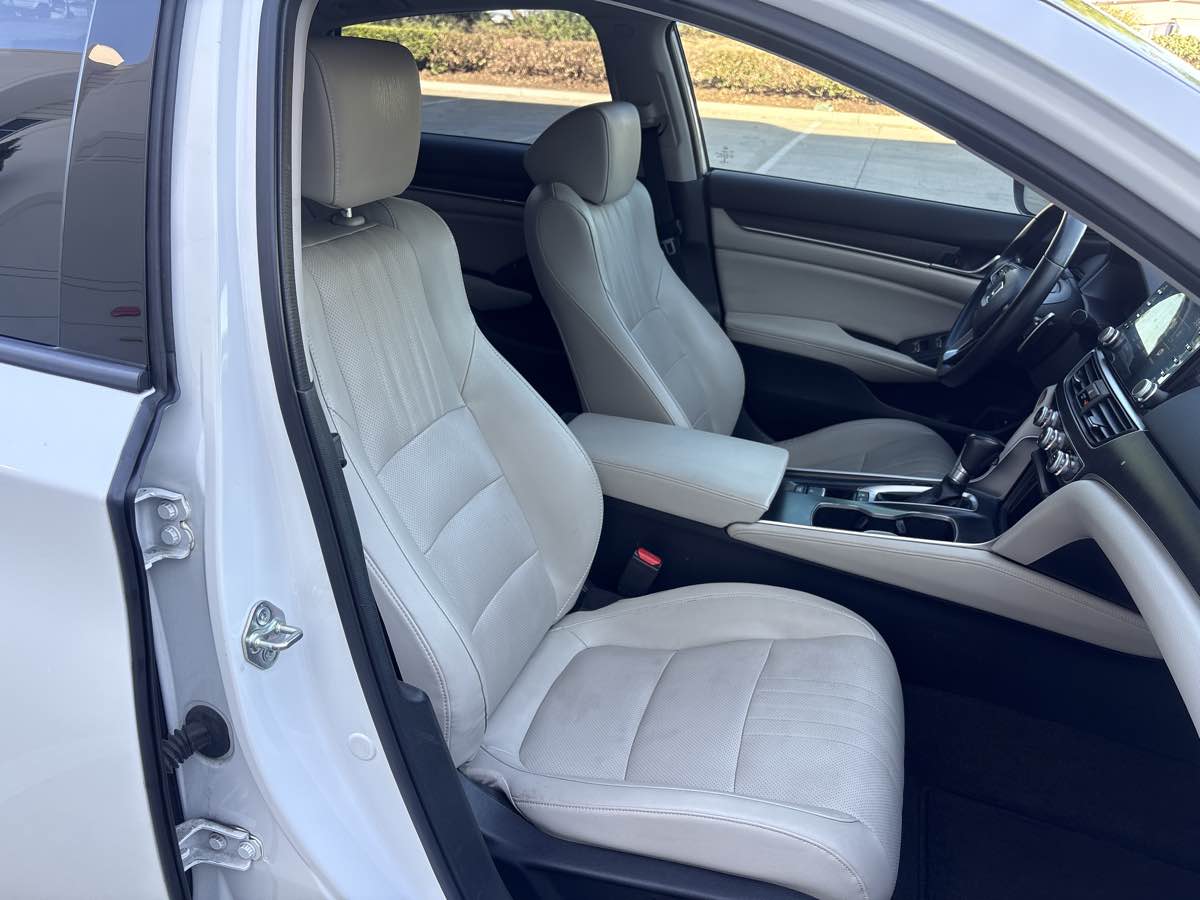 Photo 15 of this Honda Accord Sedan