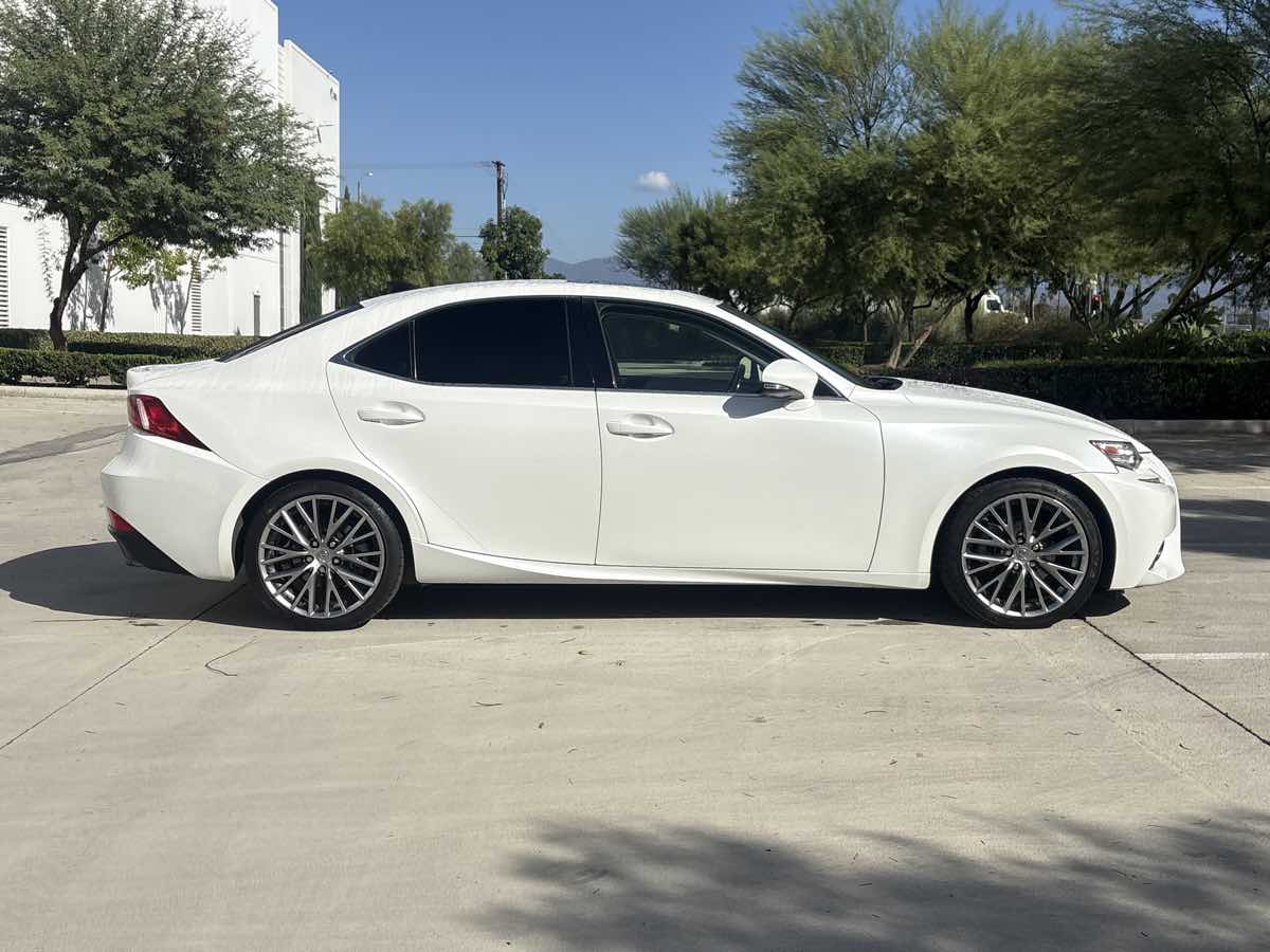 Photo 2 of this Lexus IS 250