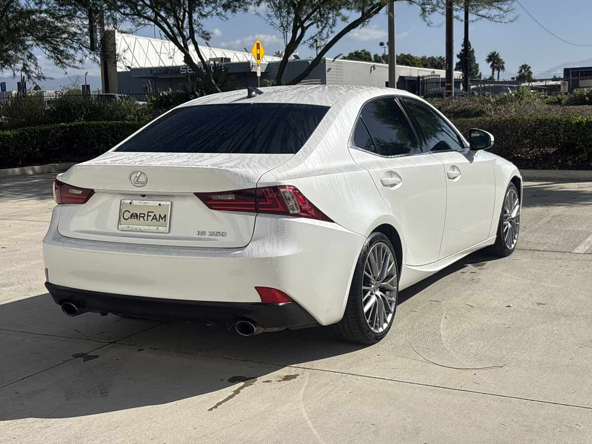 Photo 3 of this Lexus IS 250