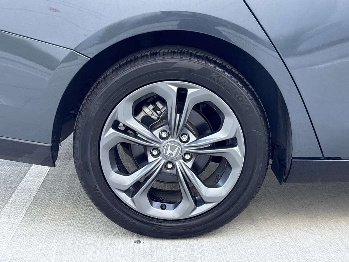 Photo 9 of this Honda Accord Hybrid