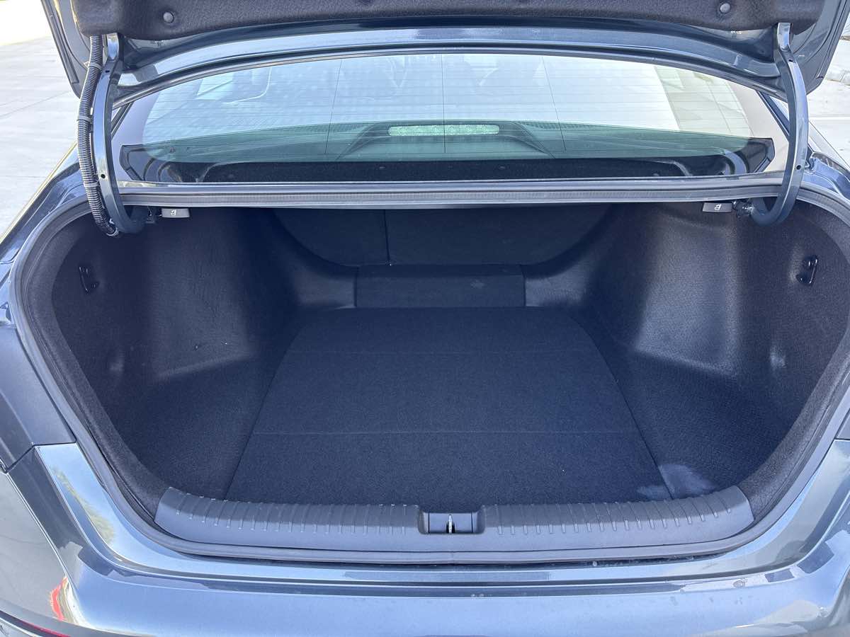 Photo 10 of this Honda Accord Hybrid