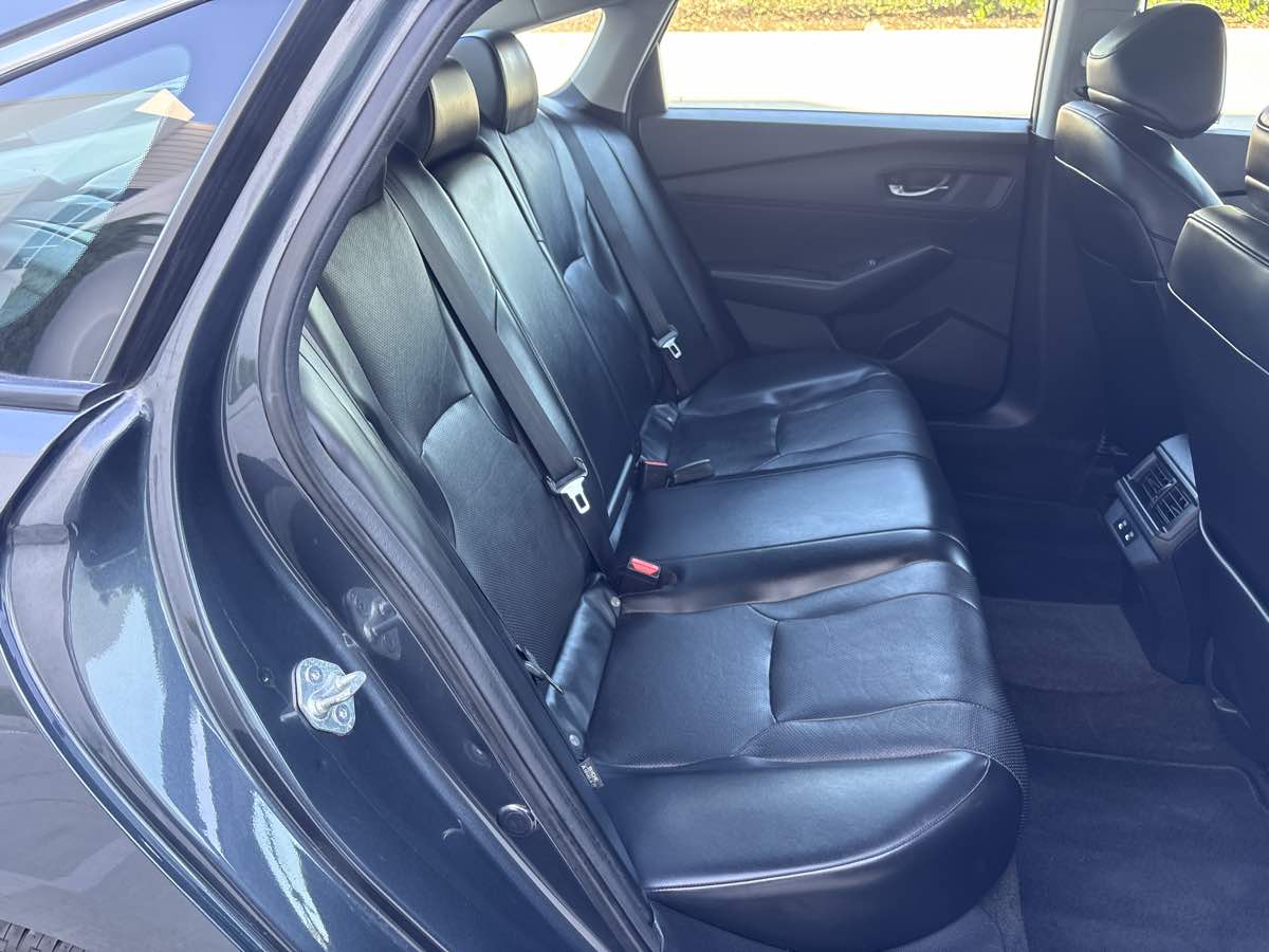 Photo 14 of this Honda Accord Hybrid
