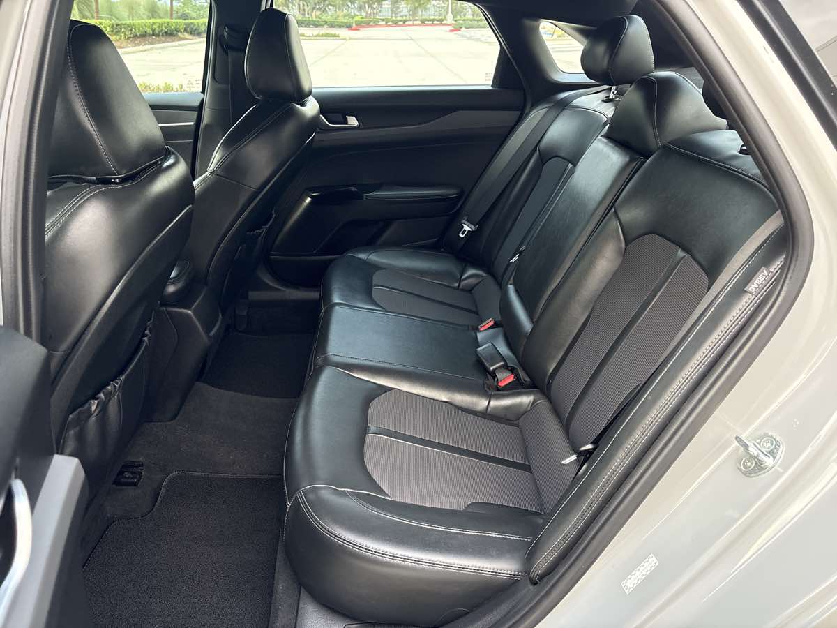 Photo 12 of this Kia K5