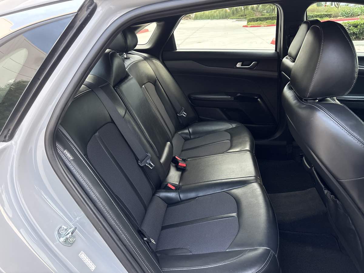 Photo 14 of this Kia K5