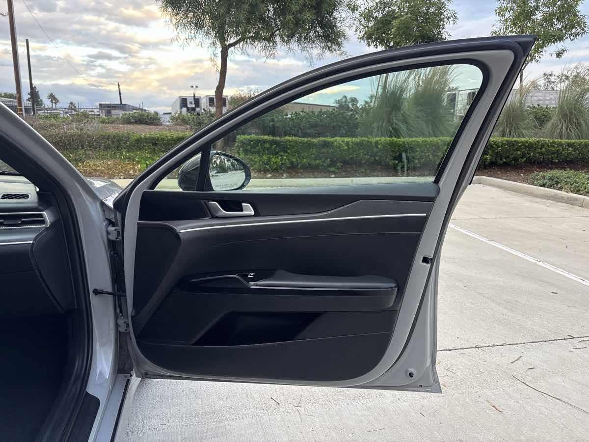Photo 15 of this Kia K5