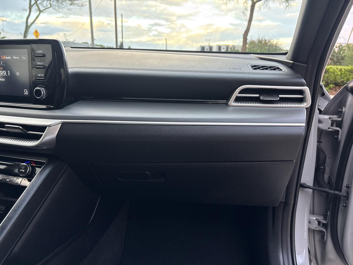 Photo 17 of this Kia K5