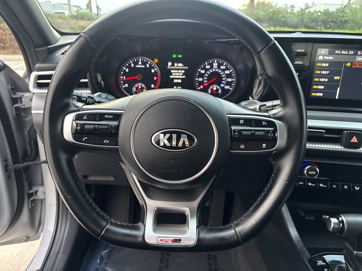 Photo 21 of this Kia K5