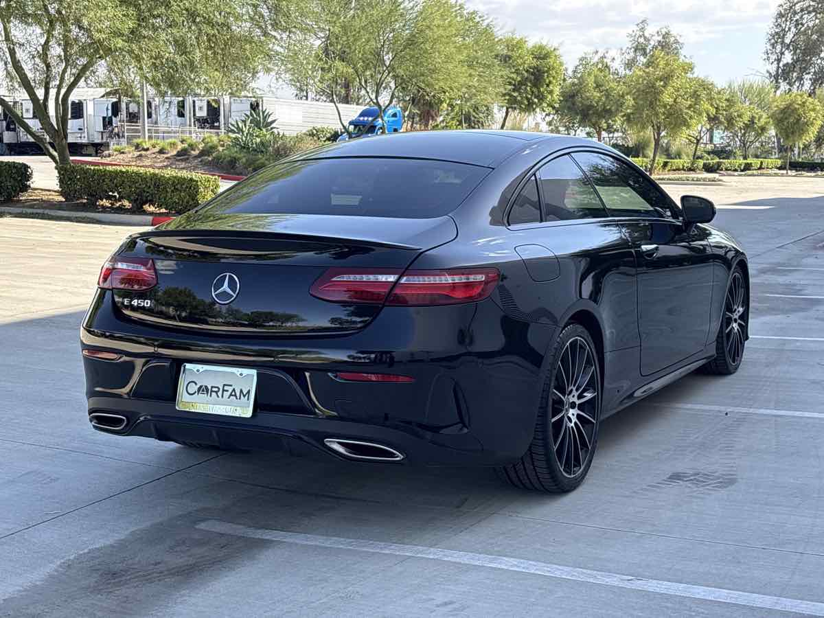 Photo 3 of this Mercedes-Benz E 450