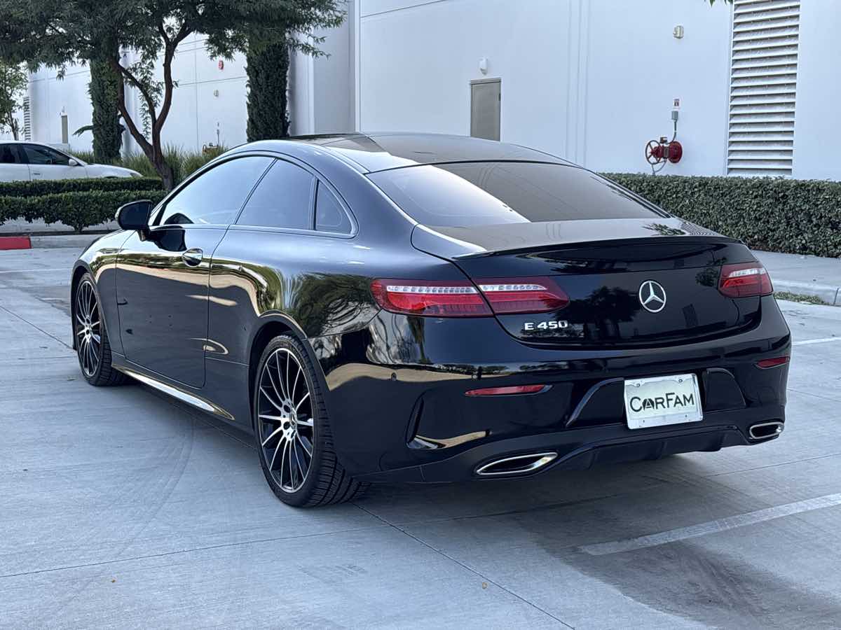 Photo 5 of this Mercedes-Benz E 450