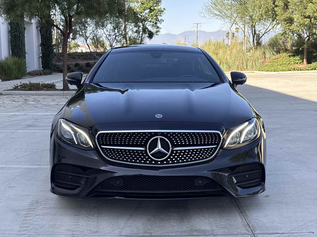 Photo 8 of this Mercedes-Benz E 450