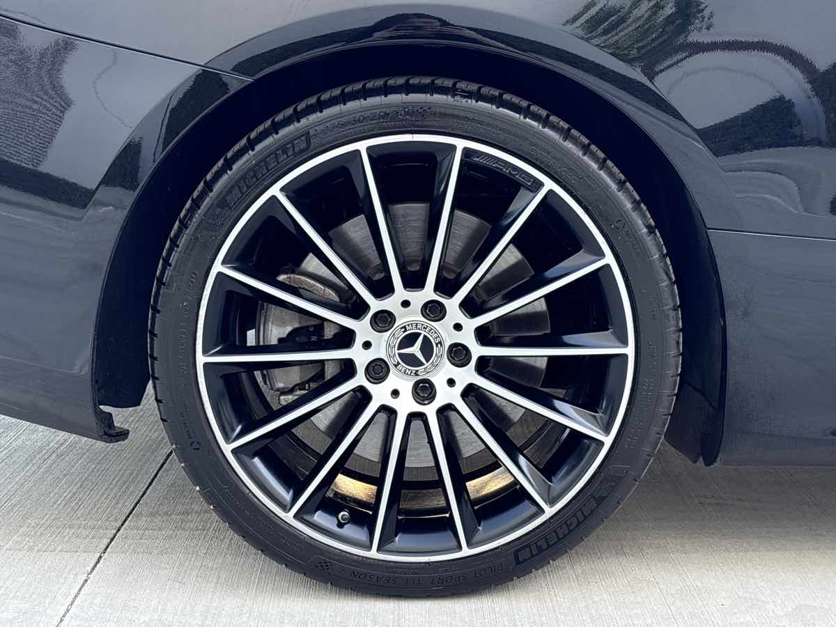 Photo 9 of this Mercedes-Benz E 450