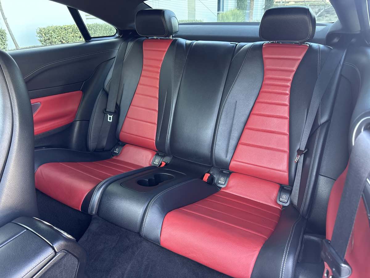 Photo 17 of this Mercedes-Benz E 450