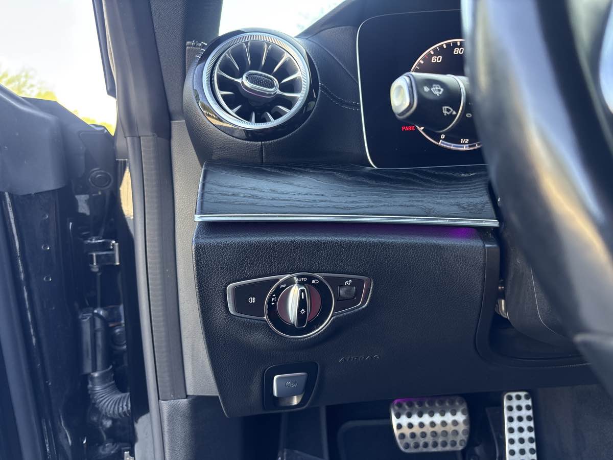 Photo 18 of this Mercedes-Benz E 450