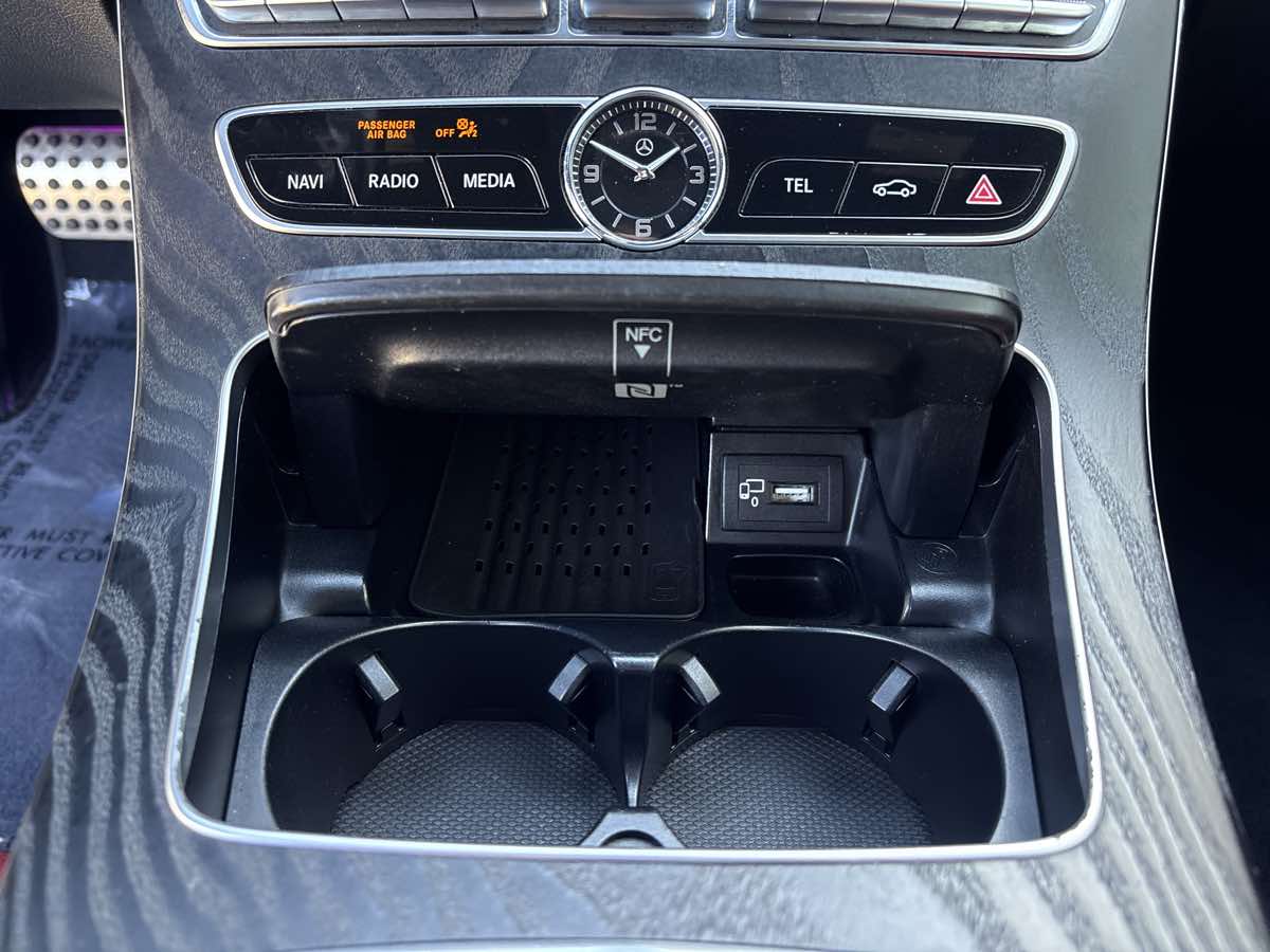 Photo 23 of this Mercedes-Benz E 450