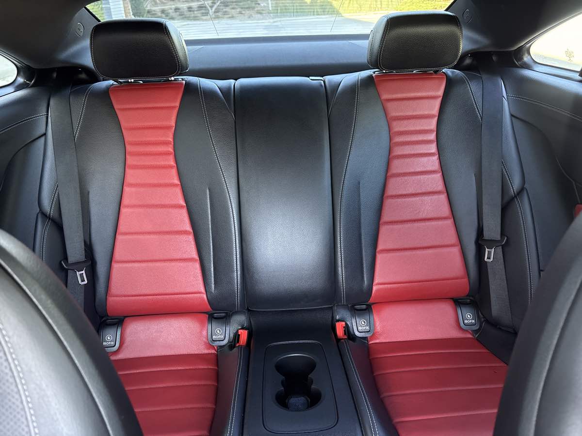 Photo 27 of this Mercedes-Benz E 450