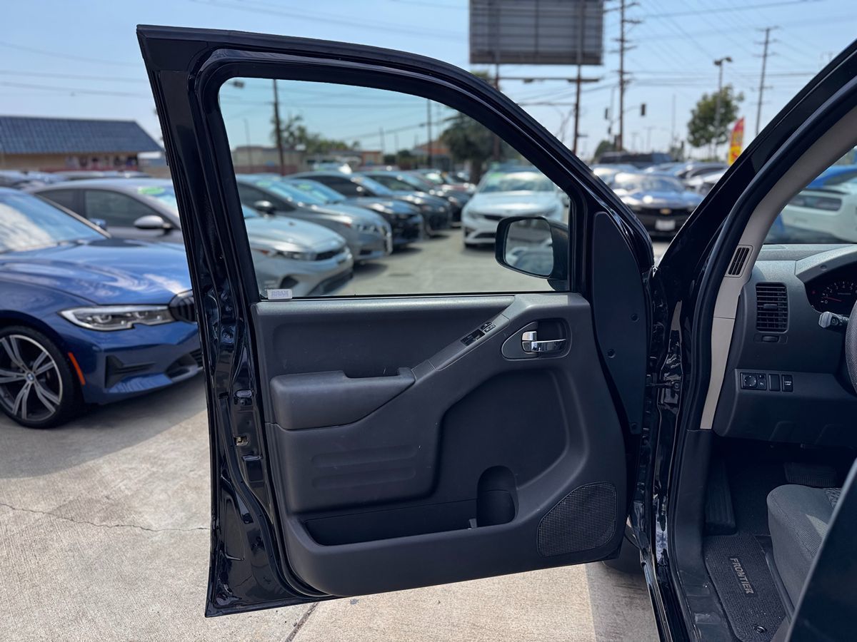 2021 Nissan Frontier SV - Photo 8