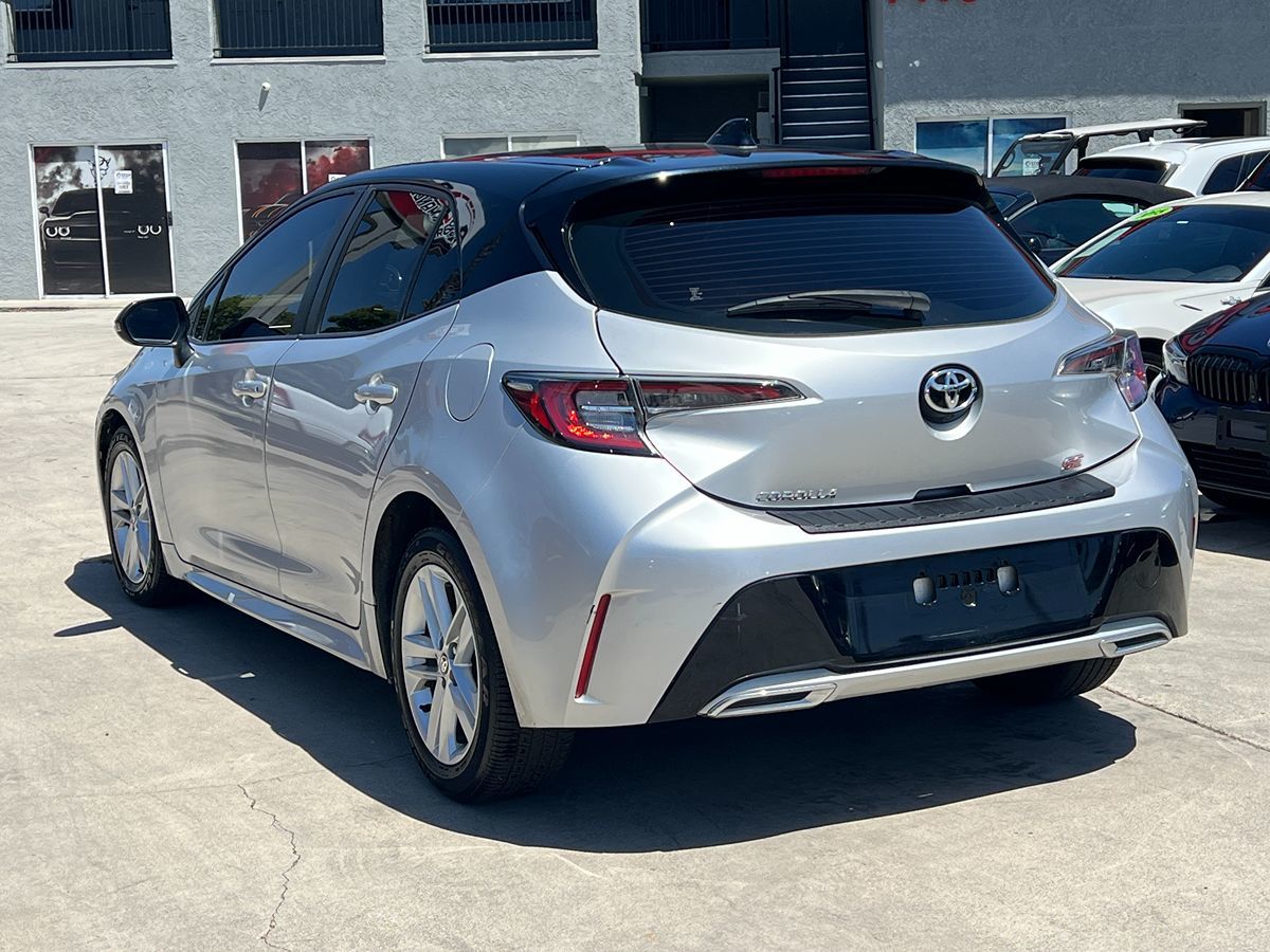 2021 Toyota Corolla Hatchback SE - Photo 6