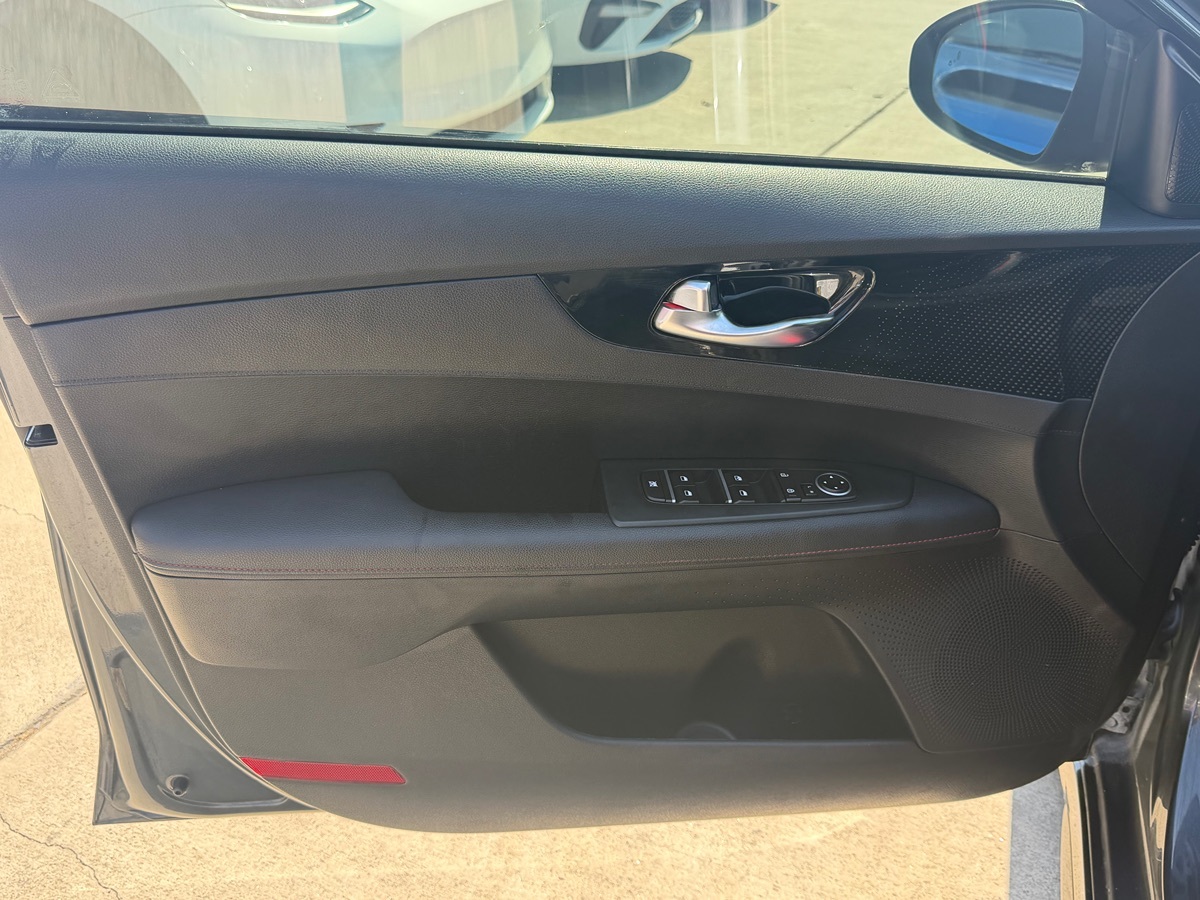2023 Kia Forte GT - Photo 10