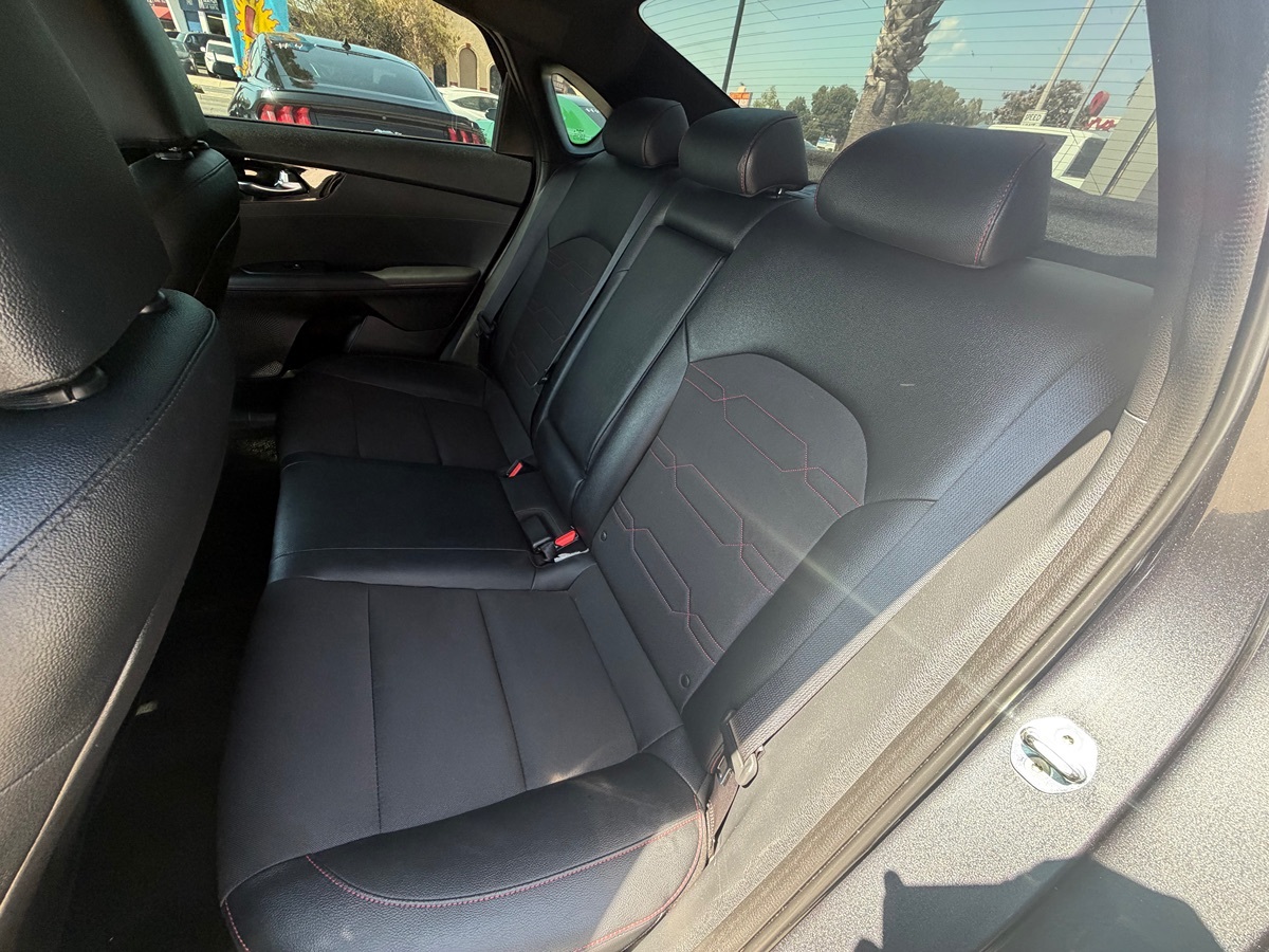 2023 Kia Forte GT - Photo 17