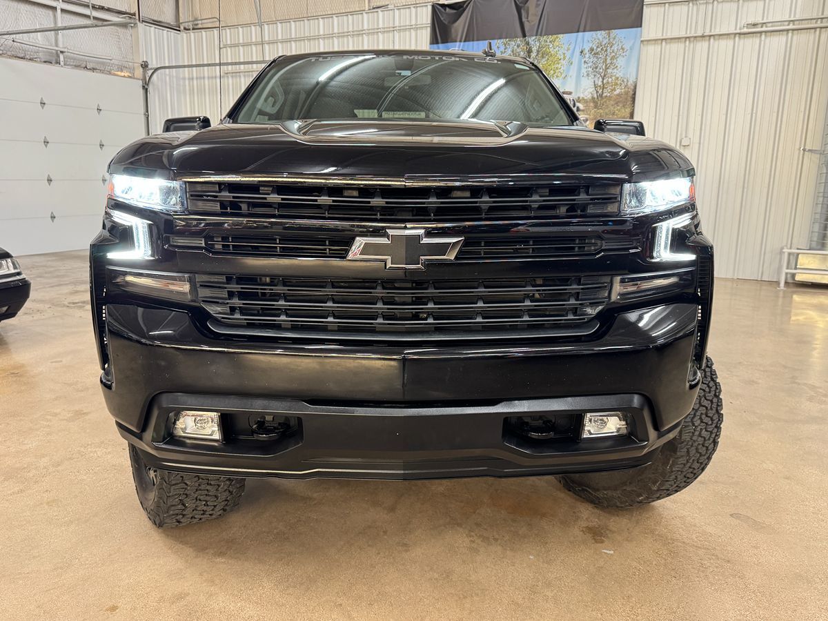 2021 Chevrolet Silverado 1500 RST photo 2