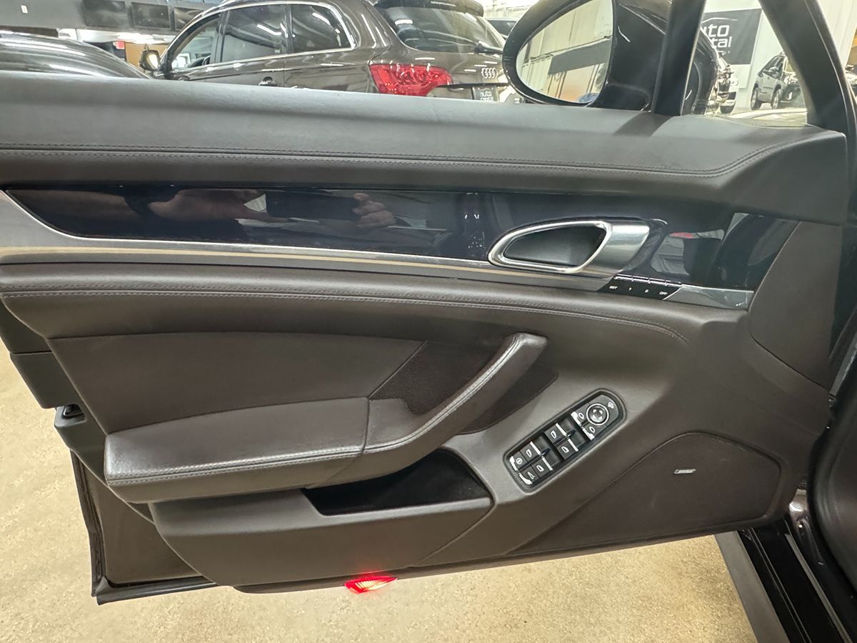 2010 Porsche Panamera S photo 9