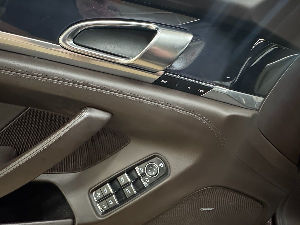 2010 Porsche Panamera S photo 10