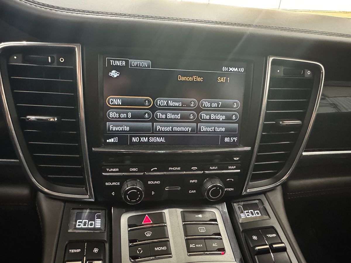 2010 Porsche Panamera S photo 19
