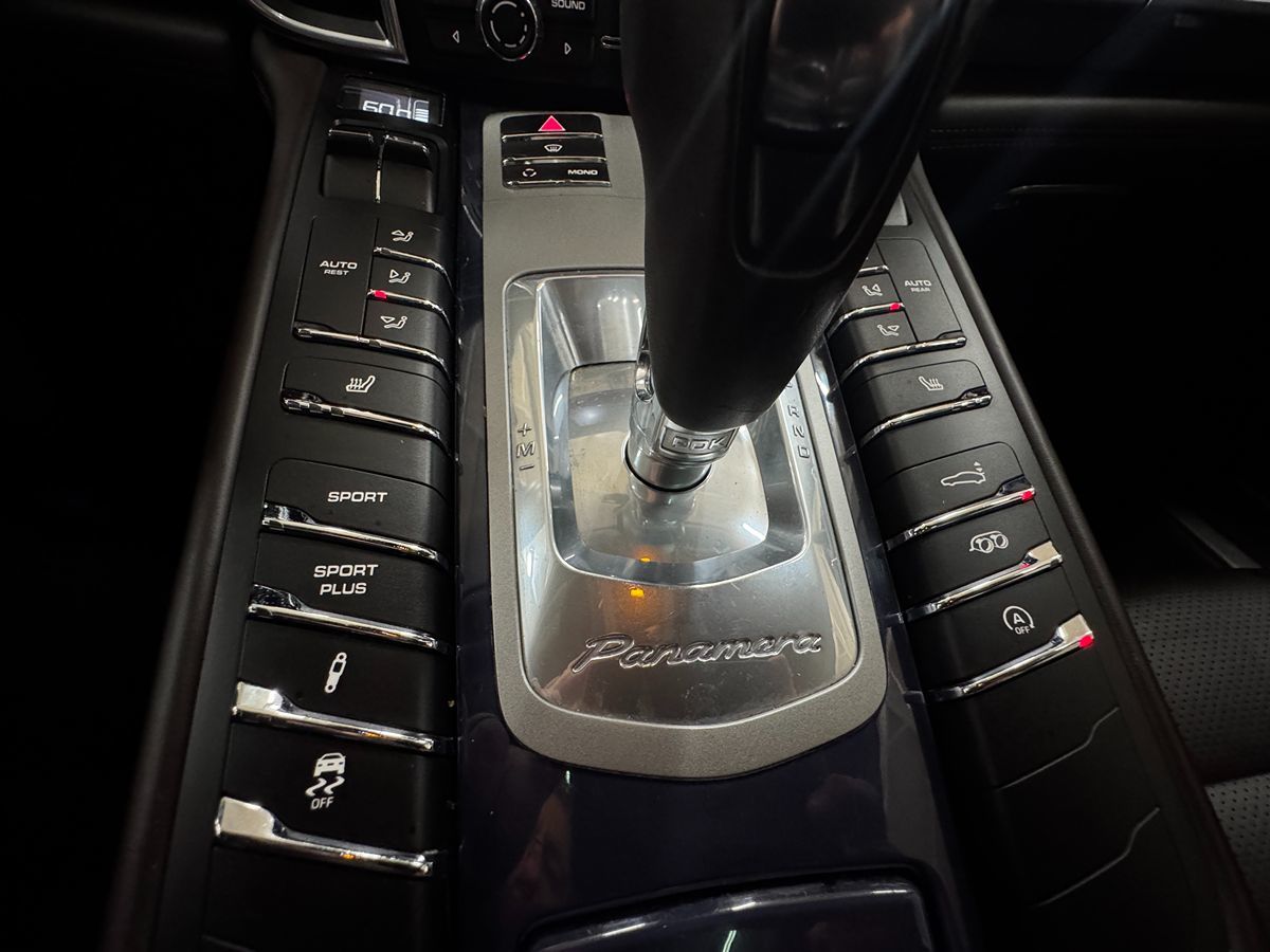 2010 Porsche Panamera S photo 22