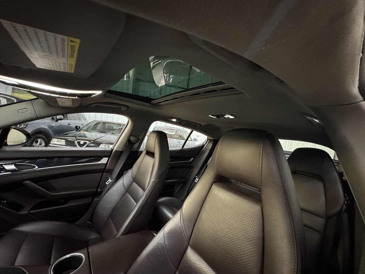 2010 Porsche Panamera S photo 27