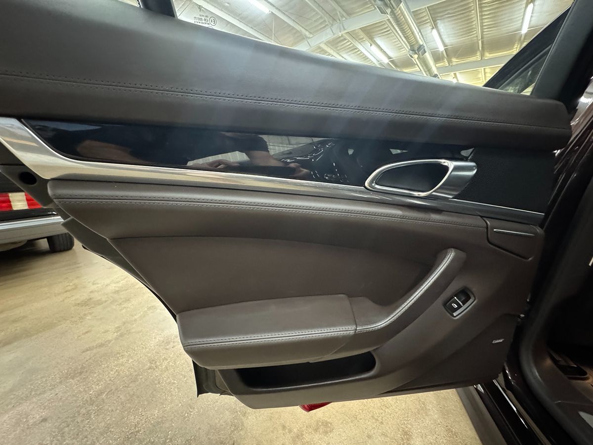 2010 Porsche Panamera S photo 28