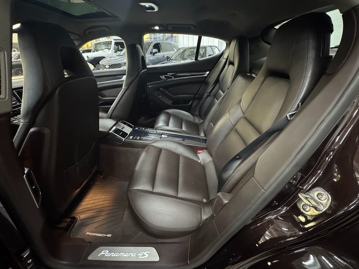 2010 Porsche Panamera S photo 29