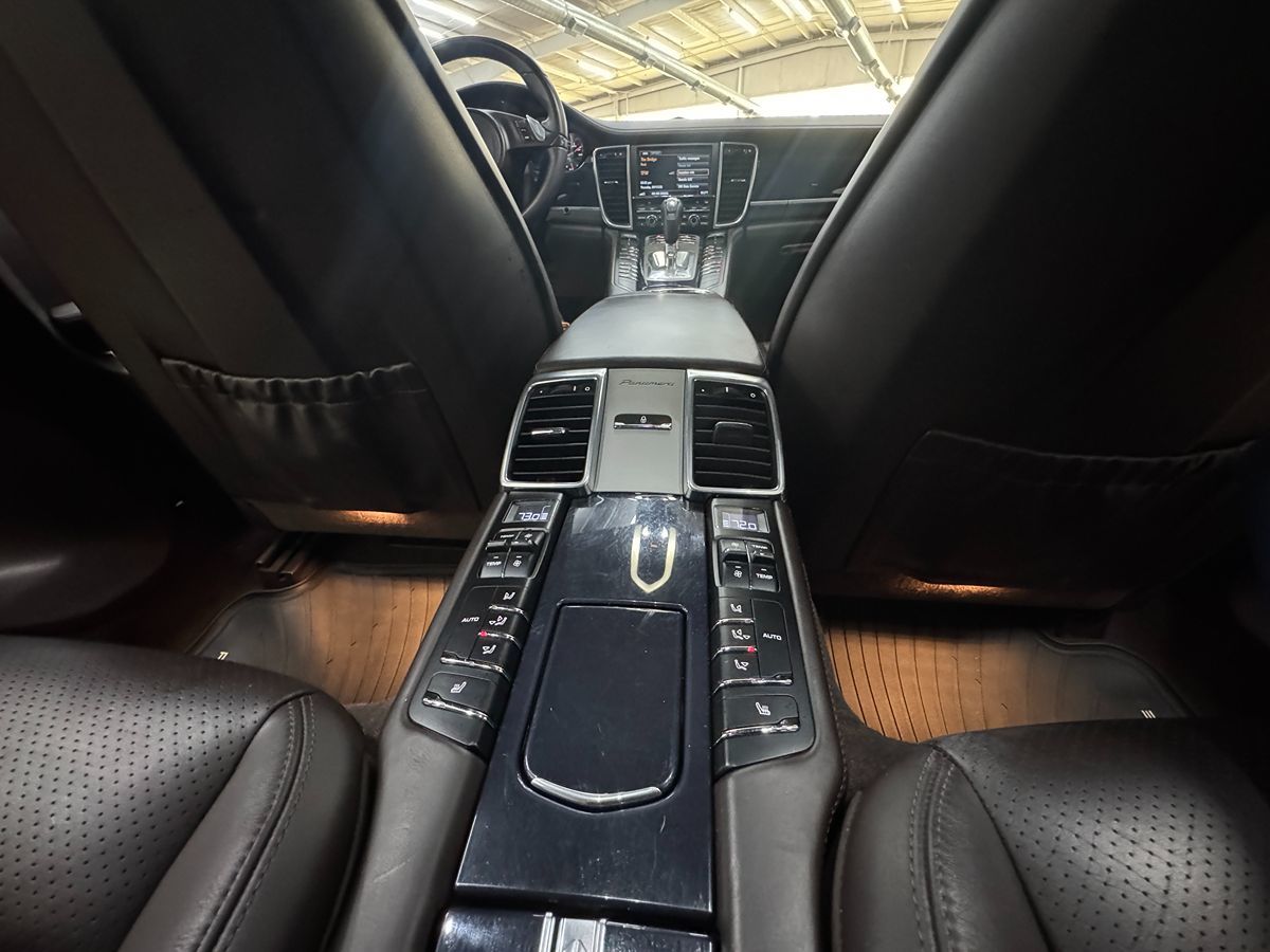 2010 Porsche Panamera S photo 32