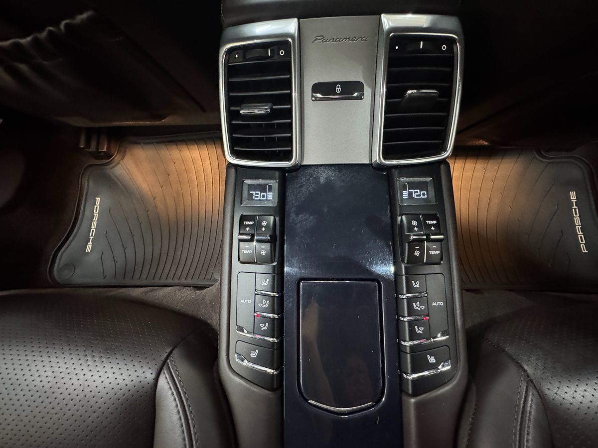 2010 Porsche Panamera S photo 33