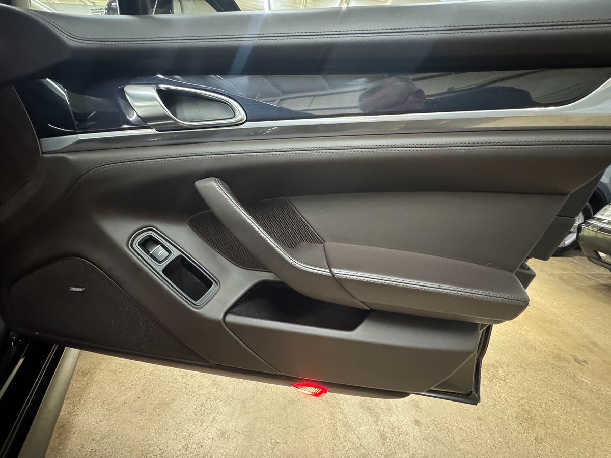2010 Porsche Panamera S photo 35