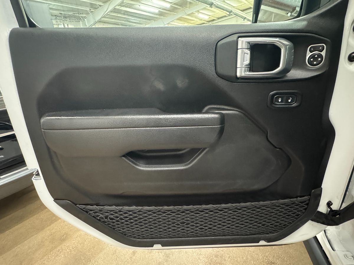 2022 Jeep Wrangler Unlimited Rubicon 4xe photo 9