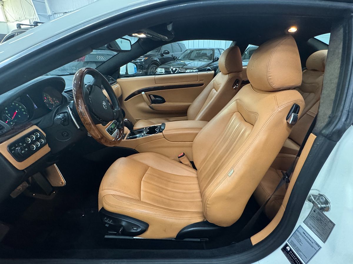 2010 Maserati Granturismo S Automatic photo 12