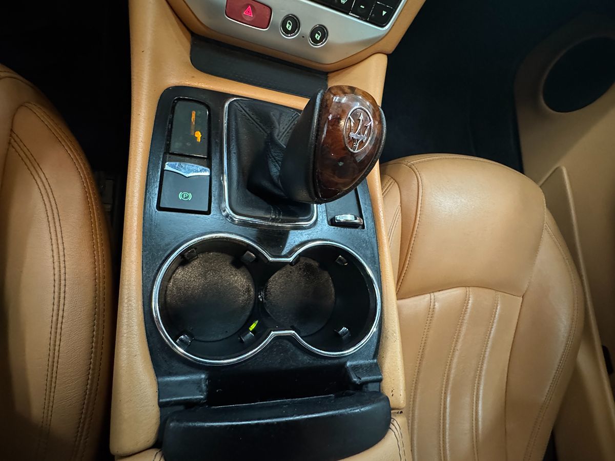 2010 Maserati Granturismo S Automatic photo 19