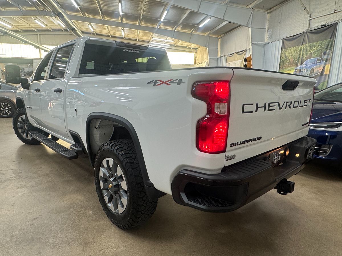 2023 Chevrolet Silverado 2500HD Custom photo 3