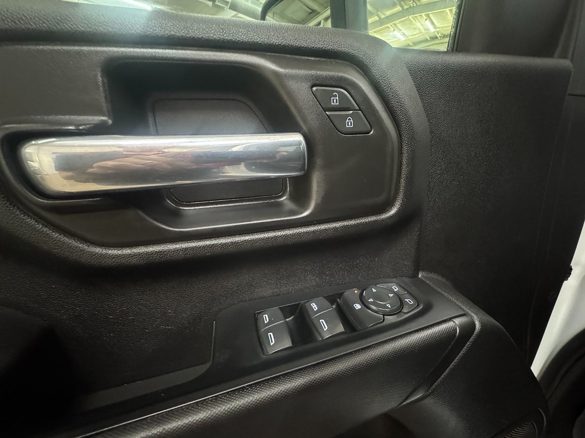 2023 Chevrolet Silverado 2500HD Custom photo 8