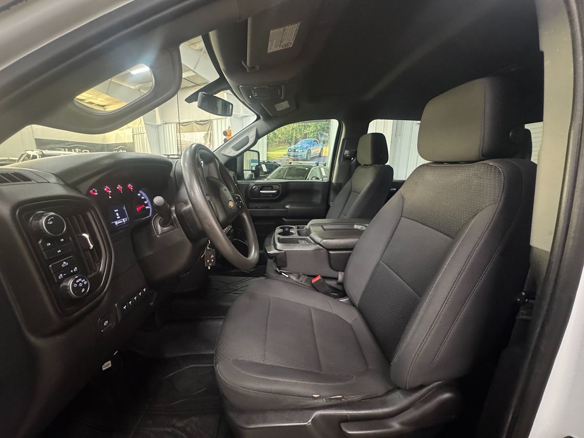 2023 Chevrolet Silverado 2500HD Custom photo 9