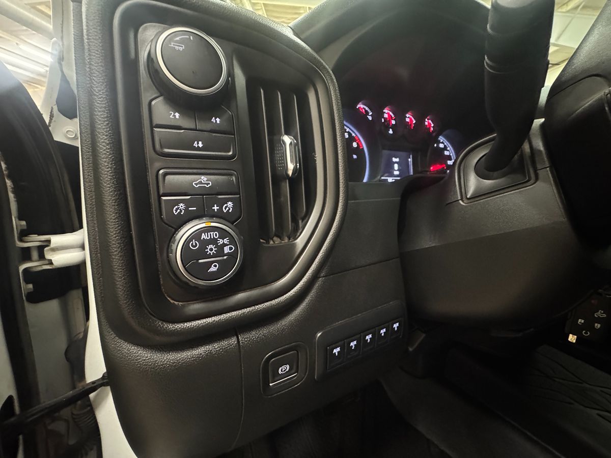 2023 Chevrolet Silverado 2500HD Custom photo 10