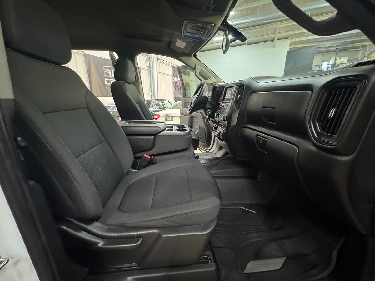 2023 Chevrolet Silverado 2500HD Custom photo 25