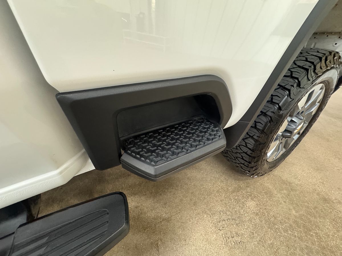 2023 Chevrolet Silverado 2500HD Custom photo 28