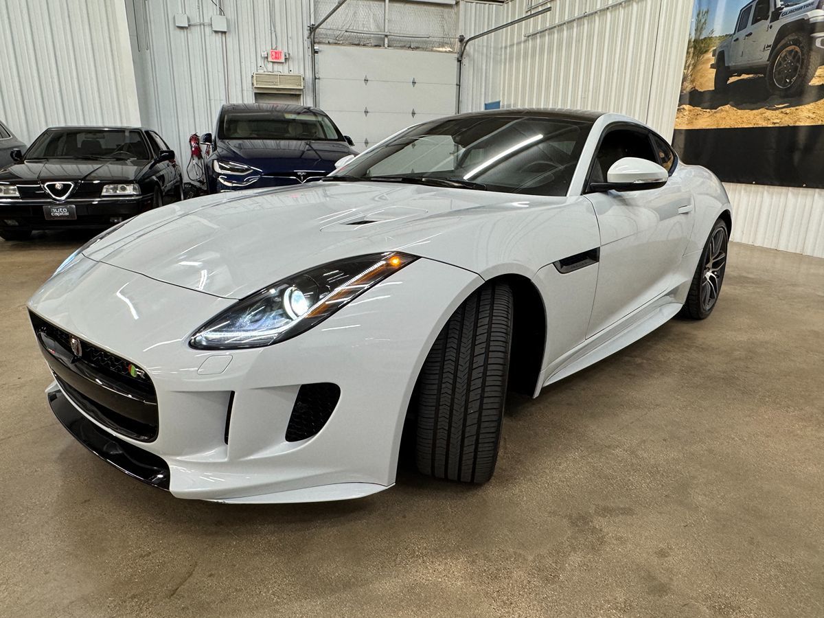2016 Jaguar F-TYPE R photo 2