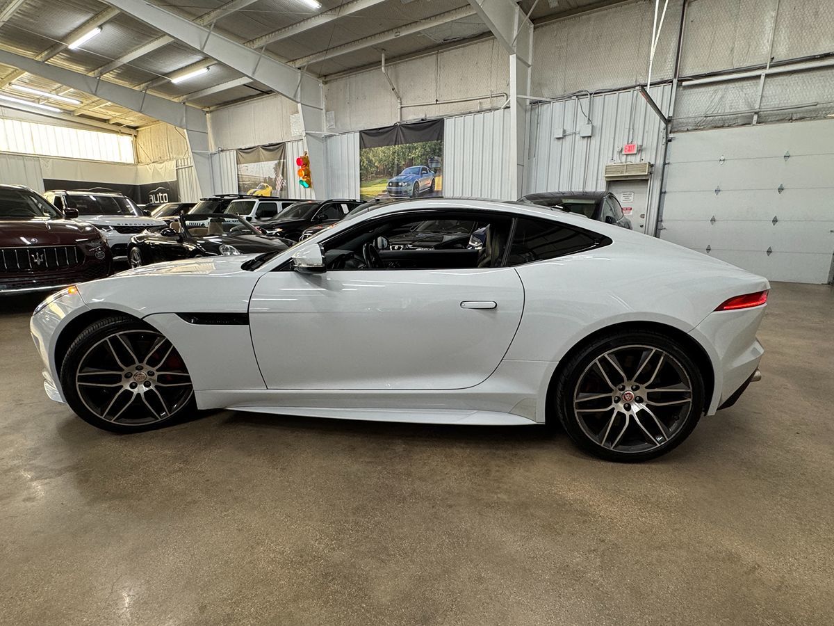2016 Jaguar F-TYPE R photo 3