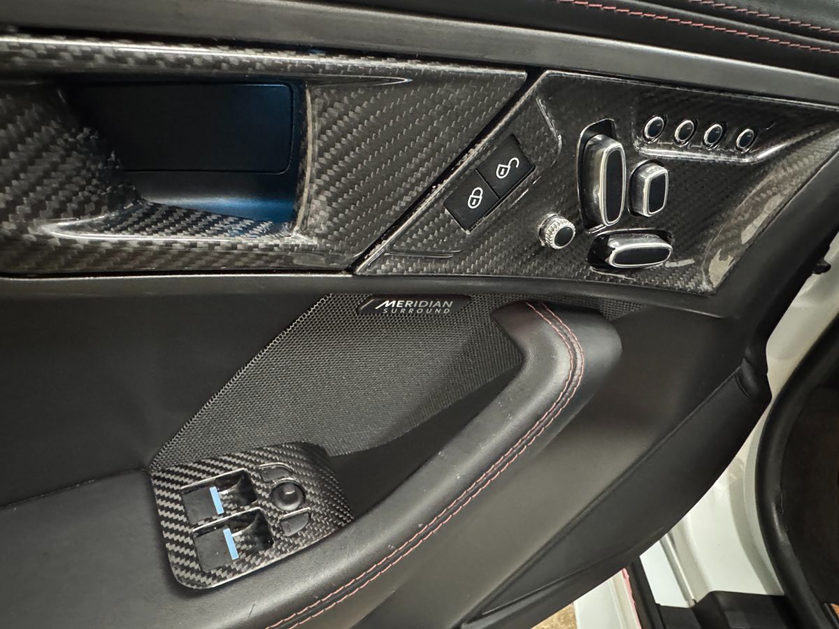 2016 Jaguar F-TYPE R photo 10
