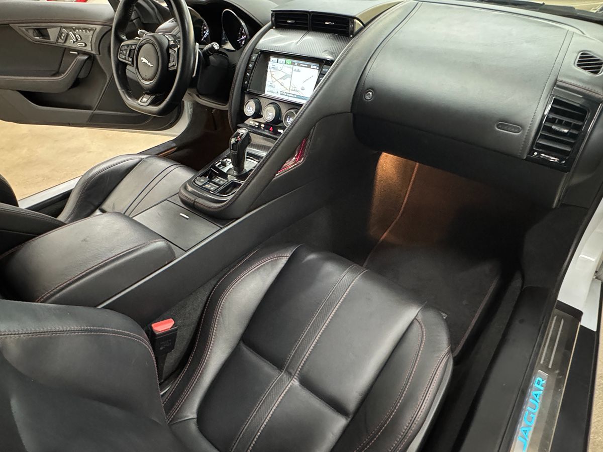 2016 Jaguar F-TYPE R photo 30