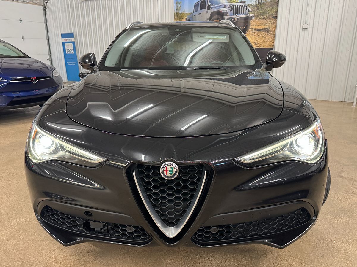 2018 Alfa Romeo Stelvio Ti photo 2