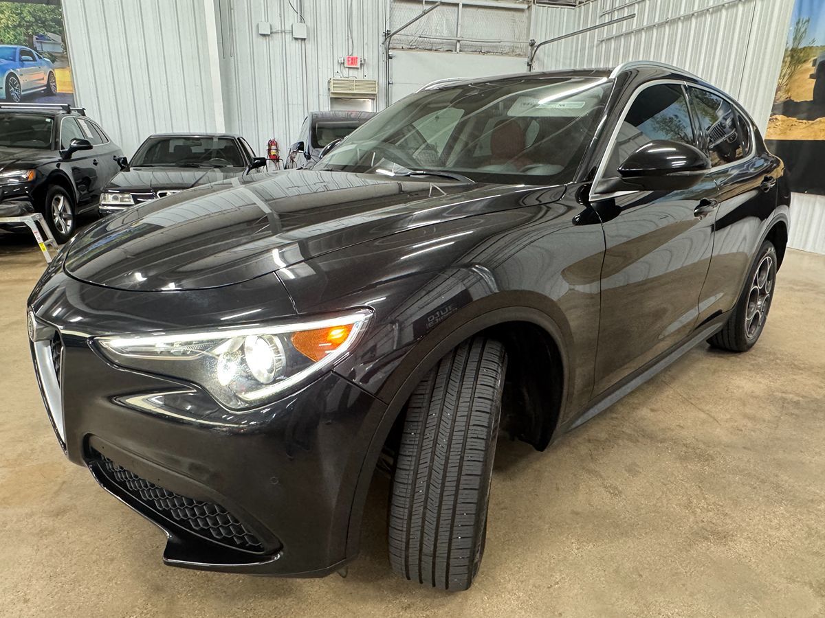 2018 Alfa Romeo Stelvio Ti photo 3