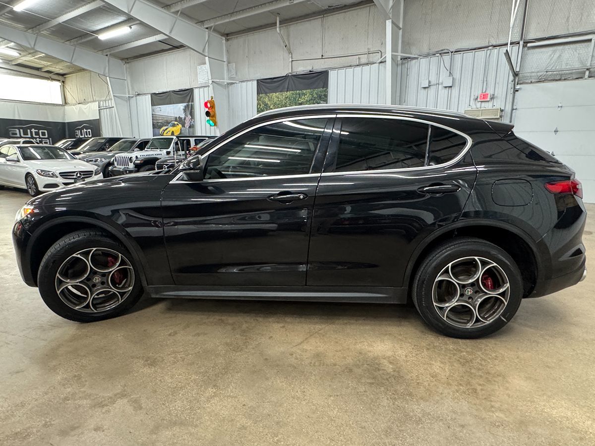 2018 Alfa Romeo Stelvio Ti photo 4
